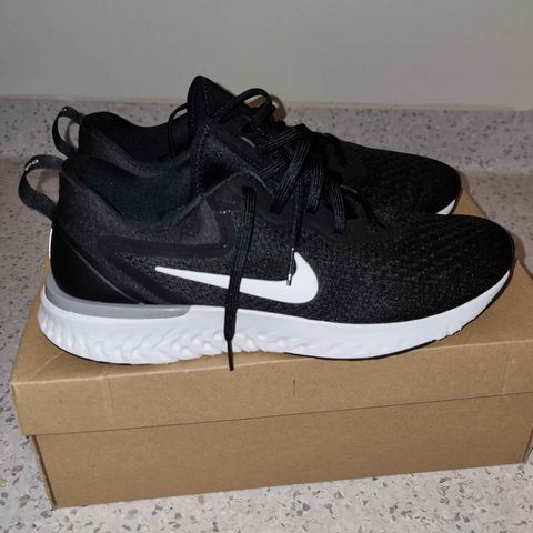 Nike Odyssey React str. 42.5