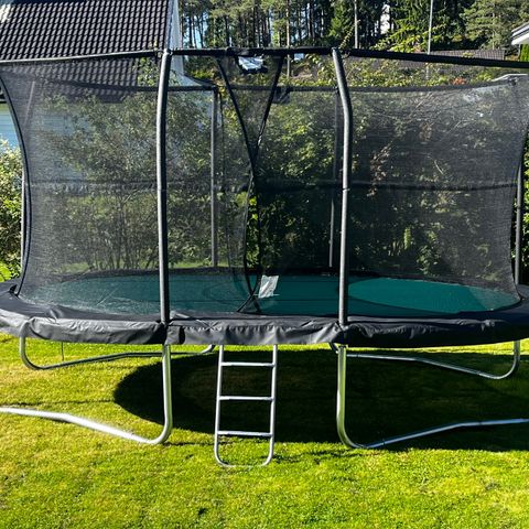 Nesten ny jumpking oval trampoline 3,7x4,9m