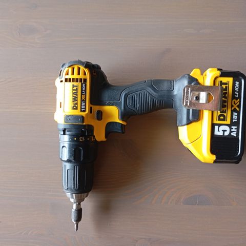 Dewalt skrumaskin med 5ah batteri