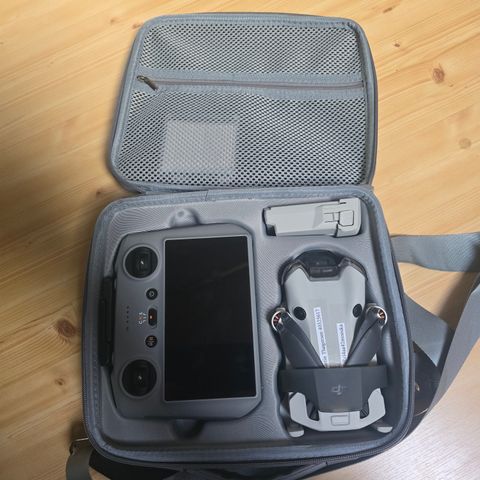 Dji mini 4 pro med bag og 2 batterier