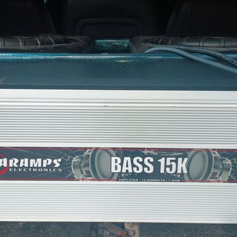 Taramps bass 15 000