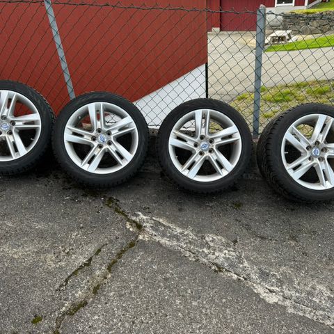 17’’ Volvo V60 felger med piggfrie vinterdekk