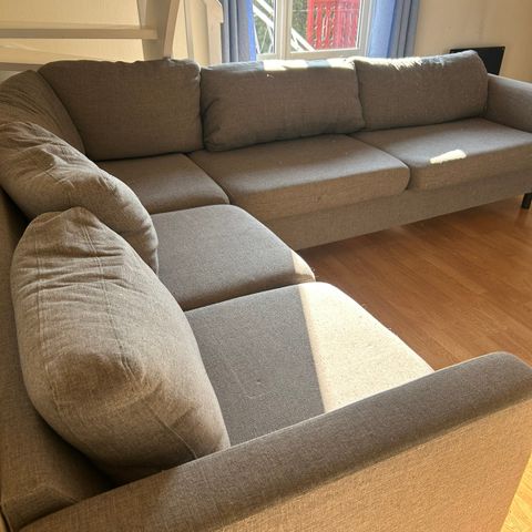 Hjørnesofa gis bort