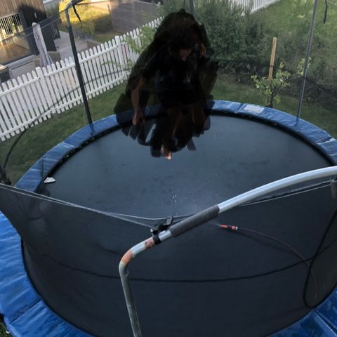 Trampoline selges