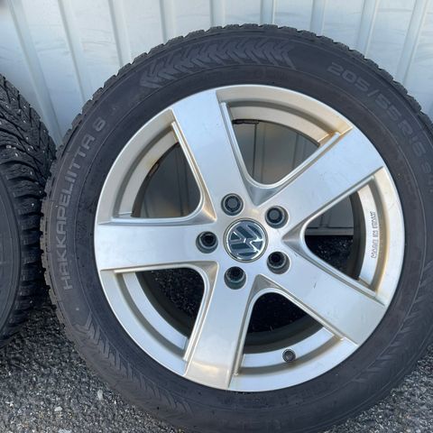 Originale VW felger 205/55R16 m/ piggdekk