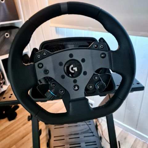 Logitech G Pro Racing wheel med understell