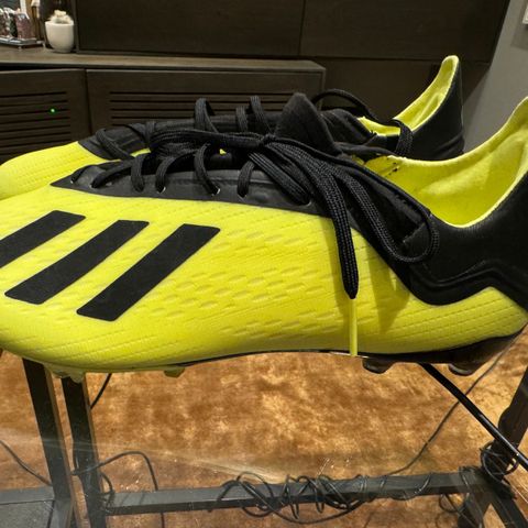 Adidas fotballsko, strl 42