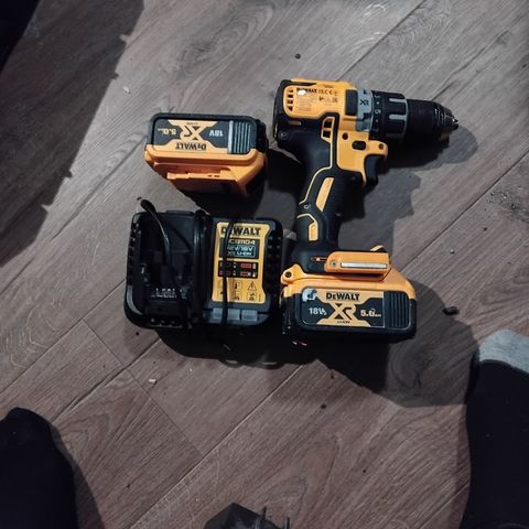 Dewalt drill 2 batteri og lader