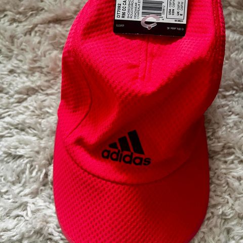 Adidas caps helt ny