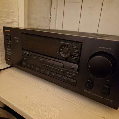 Onkyo stereo anlegg til salgs