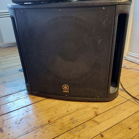 1 Subwoofer YAMAHA MSR 800w aktiv