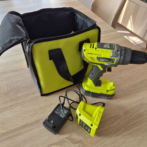 Ryobi Batteridrevet Drill med Batteri og Lader