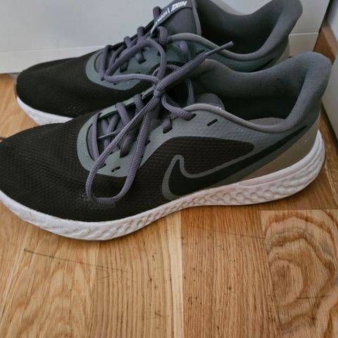 NIKE REVOLUTION joggesko, str. 42,5