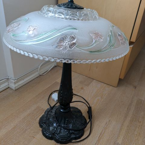 Vakker Jugendlampe selges