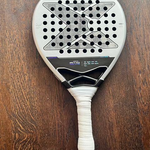 Padel Racket.                     ”Nox at10 genius 18k 2024 ”     ( Nesten Ny )