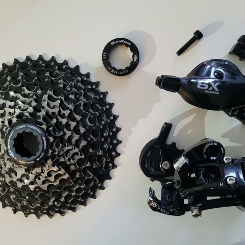 SRAM X9 Wide-range clutched MTB gruppe. Passer også på eldre 9-girs boss!