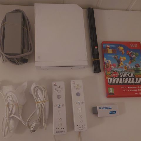 Nintendo Wii med 2 kontrollere, 2 nunchucks & Super Mario Bros og HDMI adapter