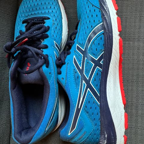 Asics Gel-Cumulus joggesko str. 39,5