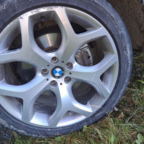 Bmw x5 , 20" felger med dekk byttes.