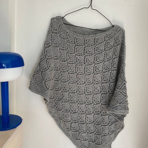 Heklet poncho