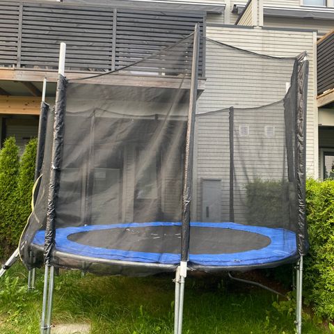 Trampoline gis bort. Alt fungerer som det skal.