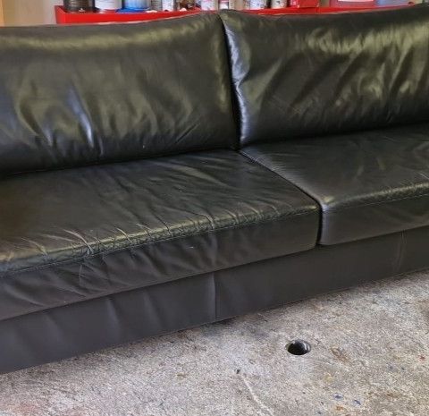 Hel og pen Bolia sofa i ekte skinn