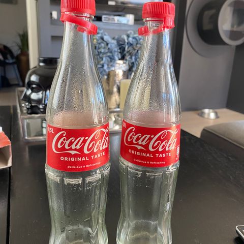 Coca cola 0,5L med skrukork. Samle objekt