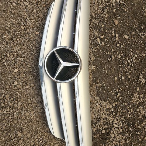 Mercedes Benz B class grill  2007