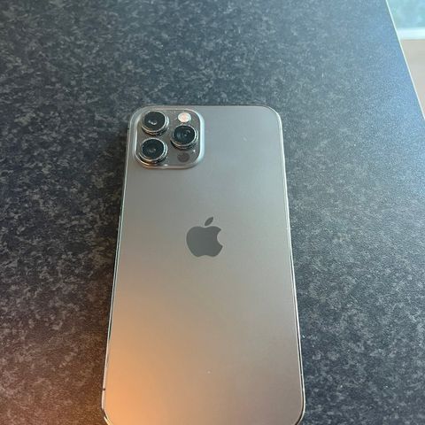 Strøken iPhone 12 pro Max 128Gb- som ny!