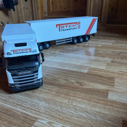 Toten transport modell selges