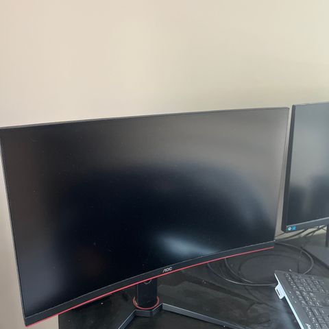 AOC 27" Curved gamingskjerm med 144 hrz