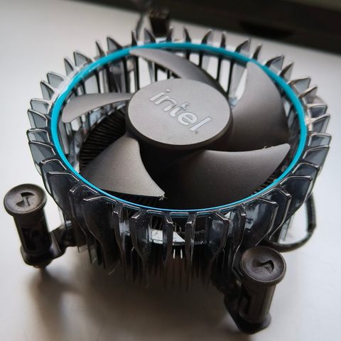 Intel stock cooler LGA 1700