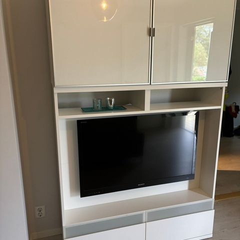 Ikea tv benk med Tv selges rimelig