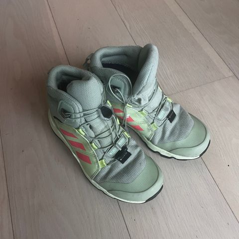 Adidas Terrex i str 31,5