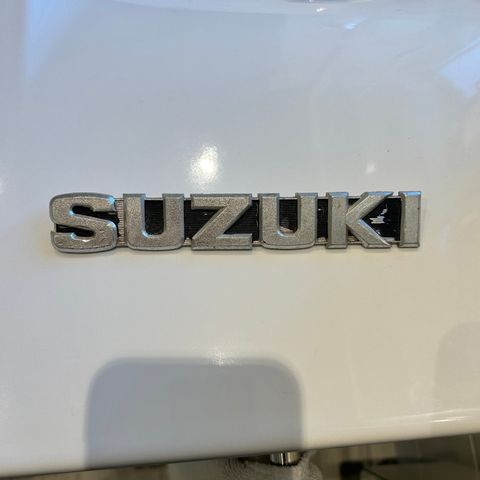 Suzuki tank emblem