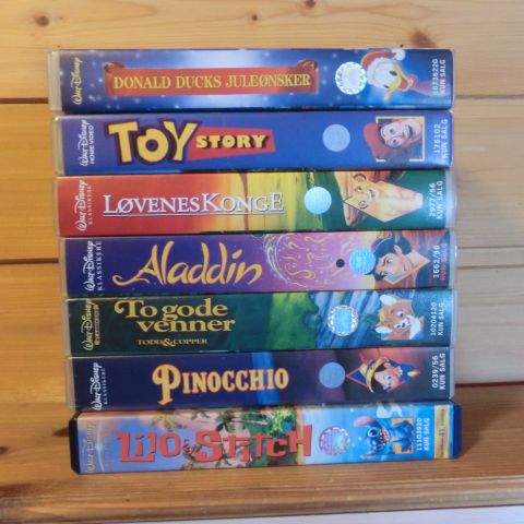 LITEN DISNEY PAKKE på VHS