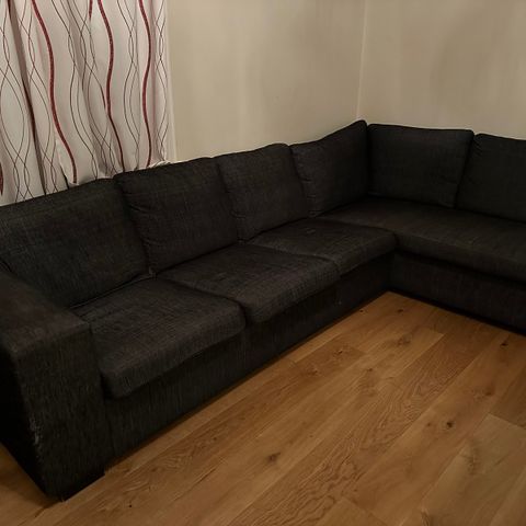 Hjørne sofa gis bort