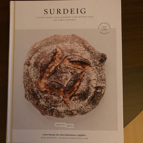 Boken «Surdeig» selges