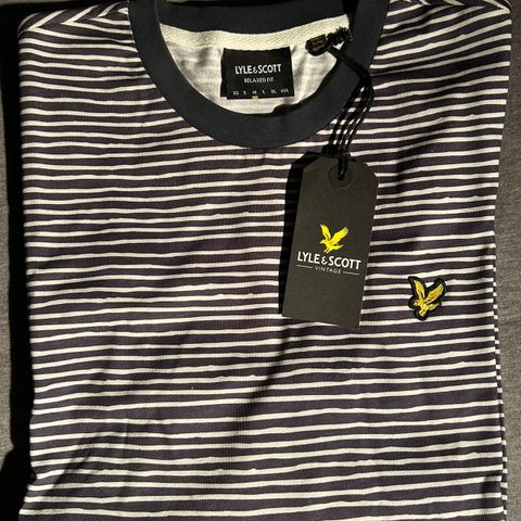 Lyle & Scott blå og hvit stripet, langermet genser