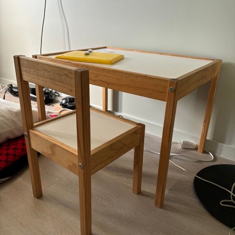 Barn bord/ reading table