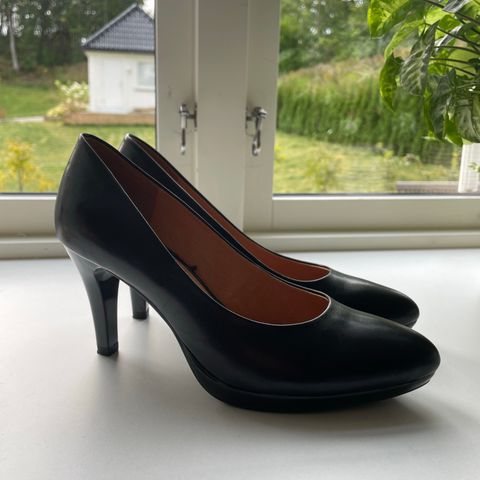 Svarte skinn pumps