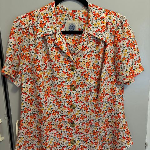 Retro bluse fra Pretty Retro