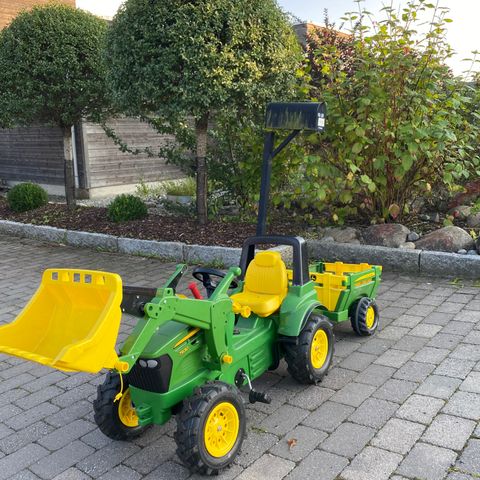 Rolly Toys John Deere tråtraktor med frontlaster - luftgummihjul