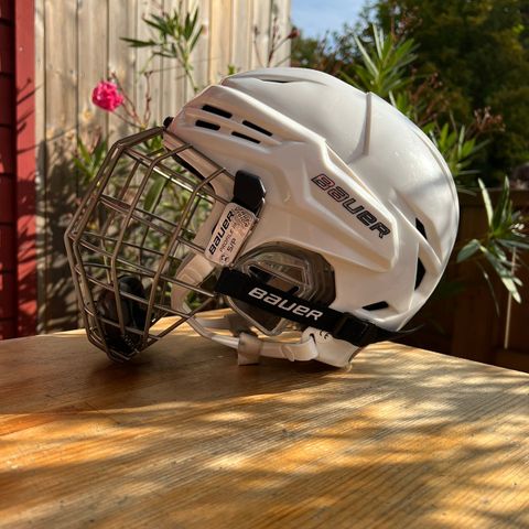 Bauer RE-AKT 95 ishockey hjelm (51-56 cm)