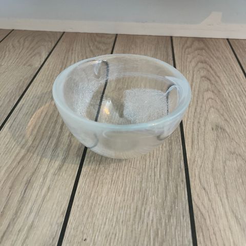 Hvit glassbolle Ø10 cm