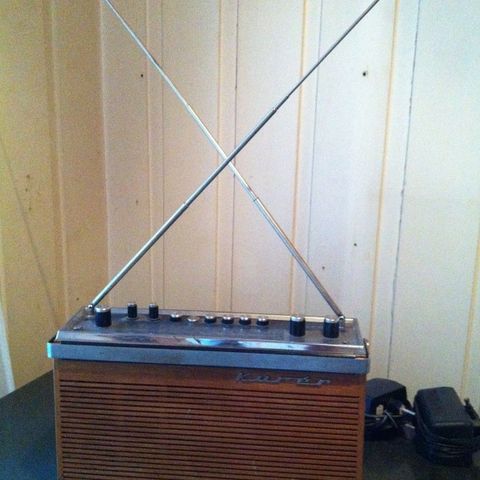 Radionette Kurer Reiseradio / pent teak kabinett /Hele antenner / RETRO