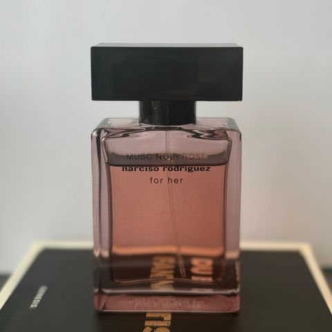 Narciso musc noir rose