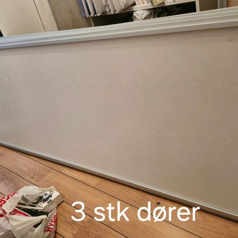 3 stk garderobedører med skinner selges