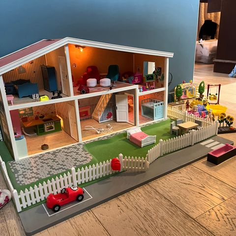 Lundby dukkehus med masse tilbehør