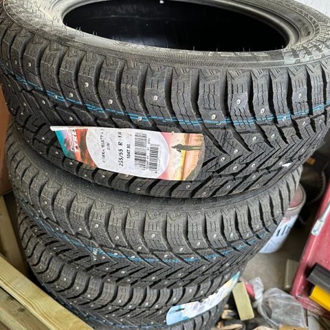 Nokian Hakkapeliitta 10 SUV 235/55 R18 - helt nye piggdekk